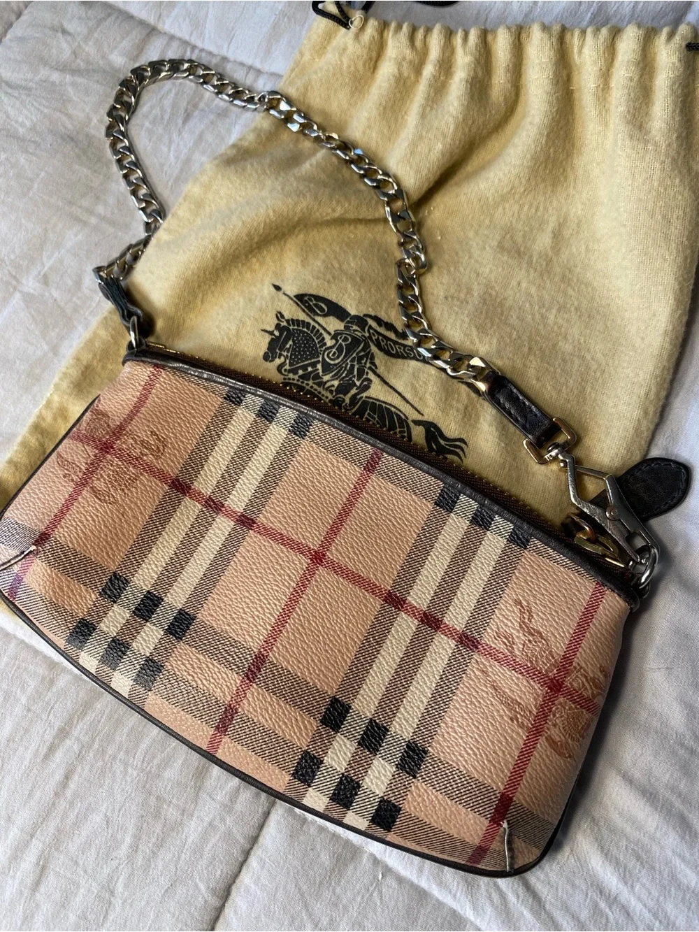Burberry Beige Nova Check Chain Shoulder Bag with Gold-Tone Hardware - Picture 3 of 15